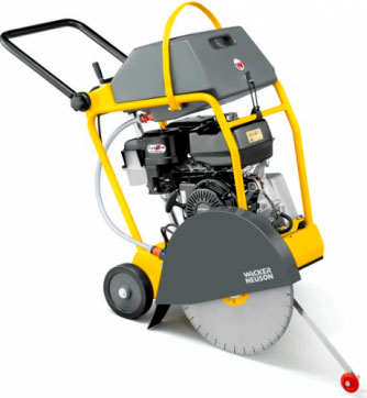 Резчик швов Wacker Neuson MFS-1350CE в прокат в Калуге. У нас лучшая цена за сутки! Возможность взять в аренду с выгодной скидкой до 40% при экспресс доставке 24/7. И помните, ночью стоимость еще дешевле на 30%! #арендапрокат #виброплита #выгодно